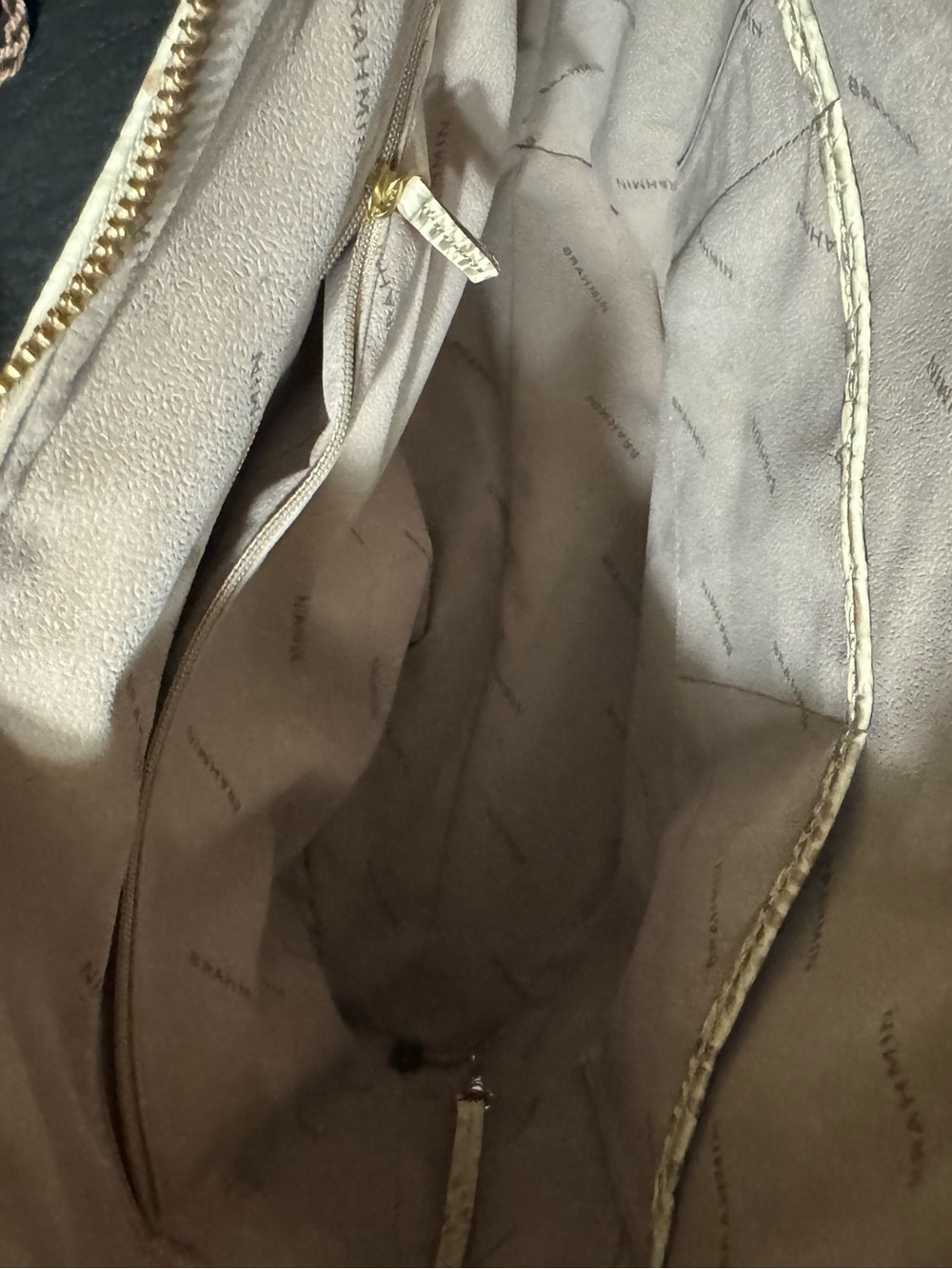 Brahmin Melbourne Purse. Vanilla colored Croc-Embossed Leather Shoulder Bag - Picture 5 of 7